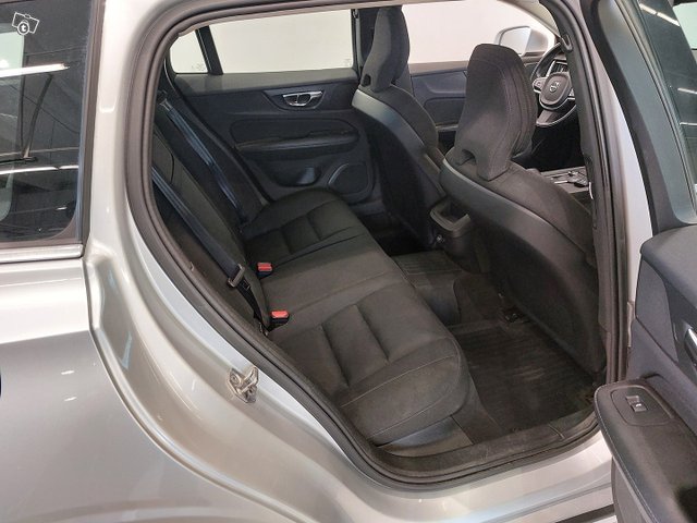 Volvo V60 8