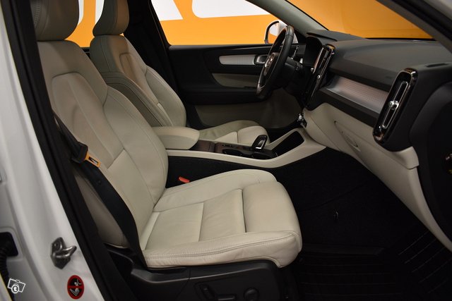 Volvo XC40 11
