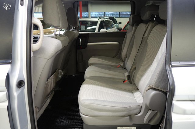 Kia Carnival 10