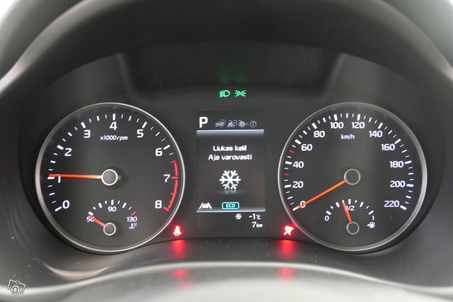 KIA STONIC 11