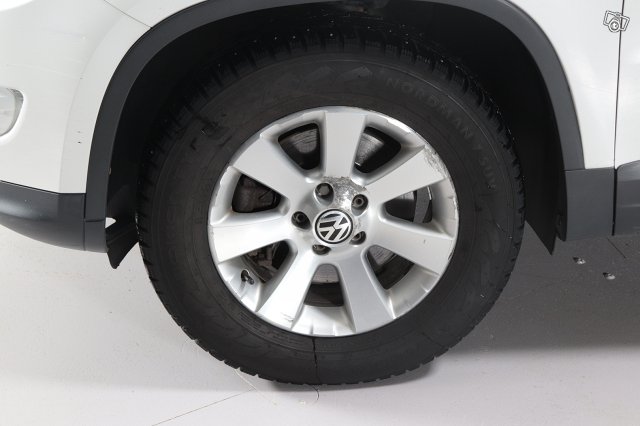 Volkswagen Tiguan 9