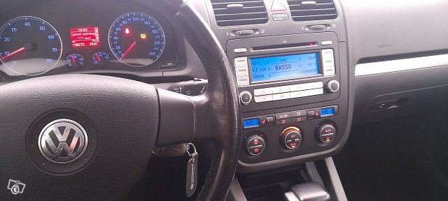 Volkswagen Golf 10