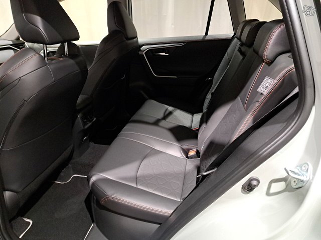 TOYOTA RAV4 9