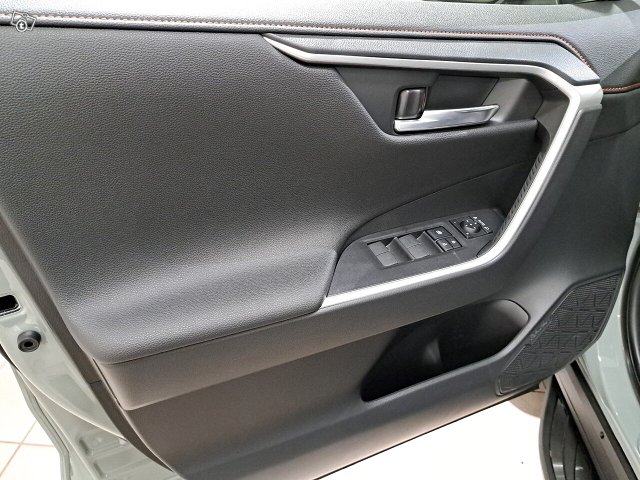 TOYOTA RAV4 23