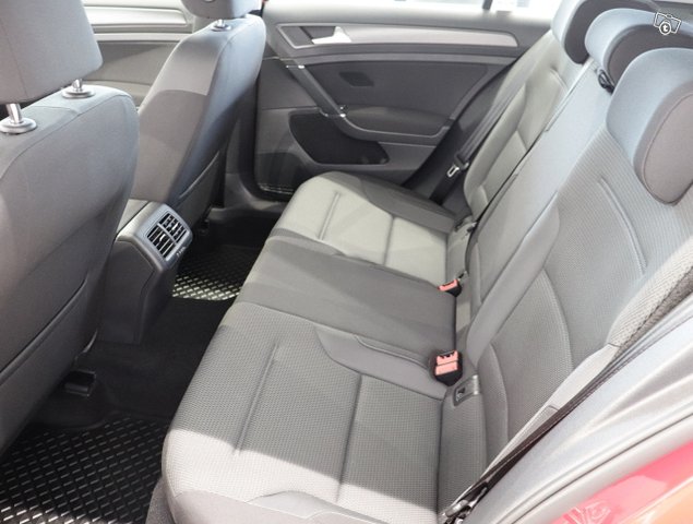 Volkswagen Golf 12