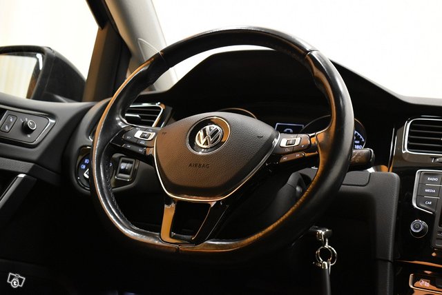 Volkswagen Golf 12