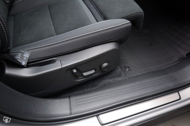 Volvo C40 8
