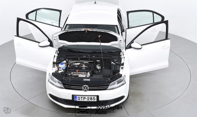 VOLKSWAGEN Jetta 12