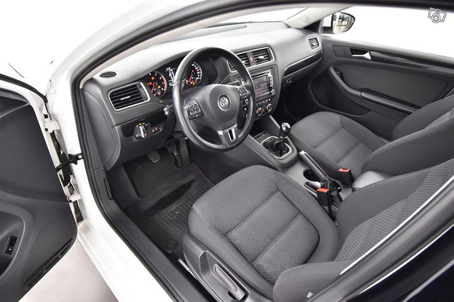 VOLKSWAGEN Jetta 14