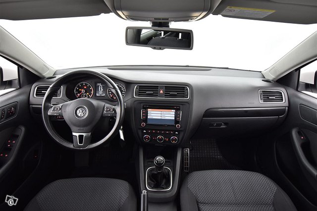 VOLKSWAGEN Jetta 23