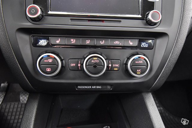 VOLKSWAGEN Jetta 25