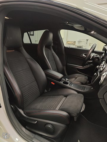 Mercedes-Benz CLA 10