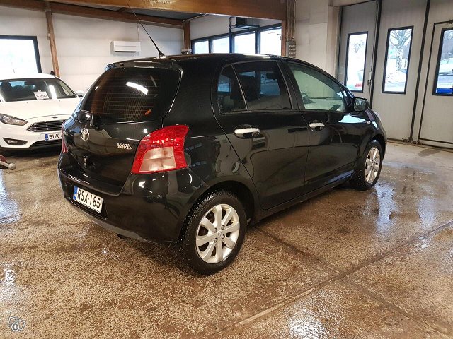 Toyota Yaris 4