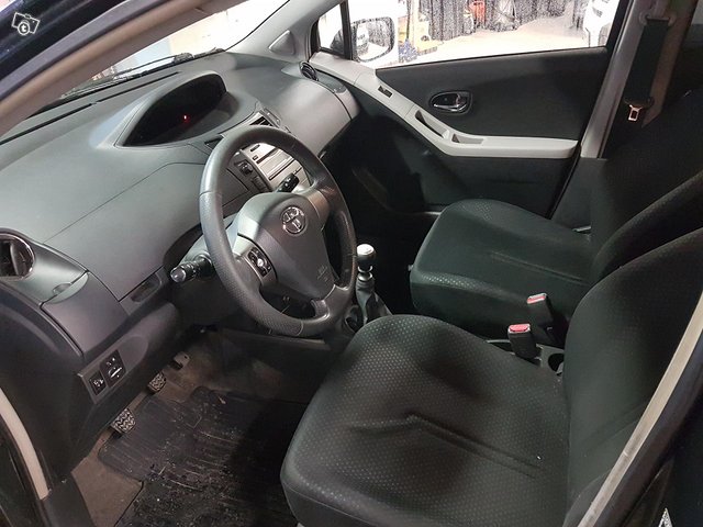 Toyota Yaris 8