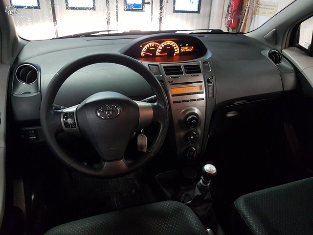 Toyota Yaris 10