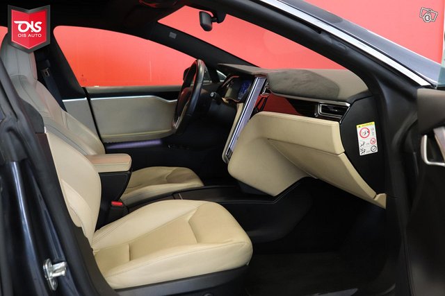Tesla Model S 12