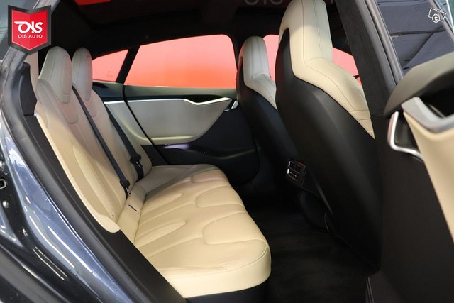 Tesla Model S 16