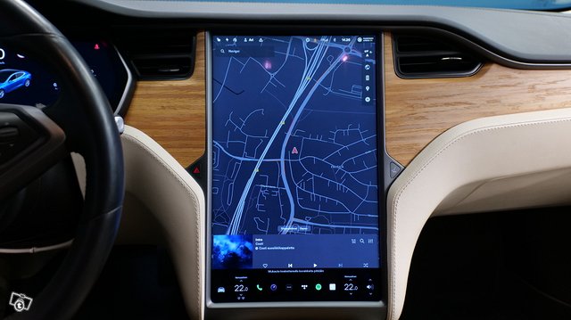 Tesla MODEL S 10