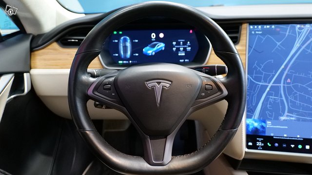 Tesla MODEL S 13