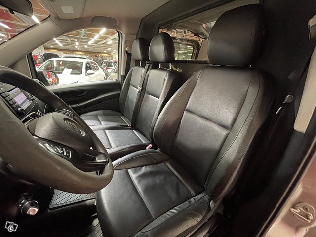 Mercedes-Benz Vito 7