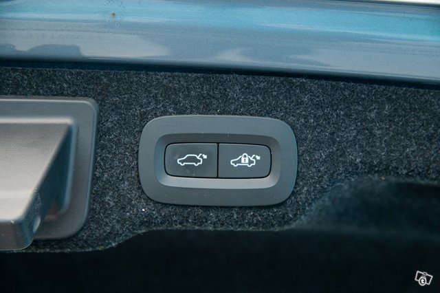 Volvo S90 8