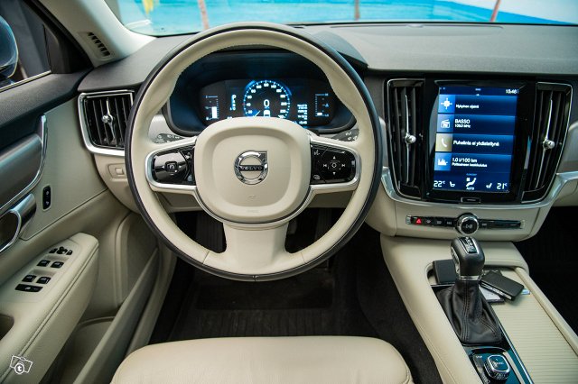 Volvo S90 13