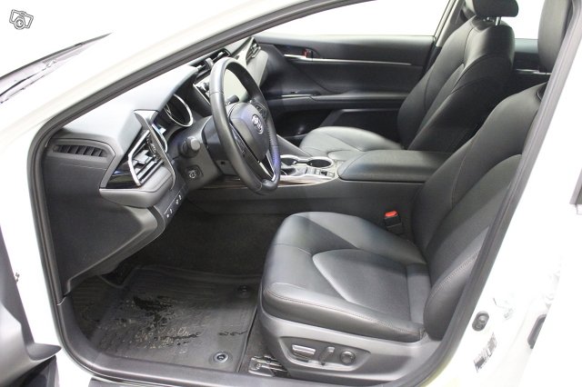 Toyota Camry 14