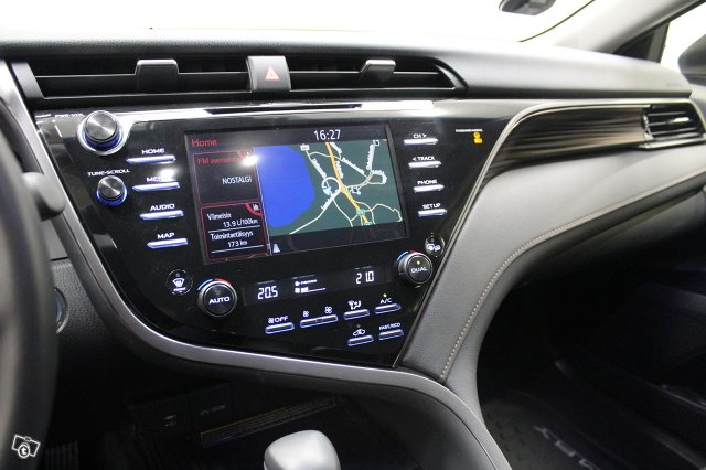 Toyota Camry 18