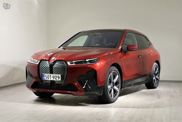 BMW IX, kuva 1