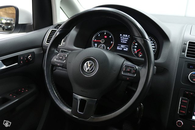 Volkswagen Touran 13