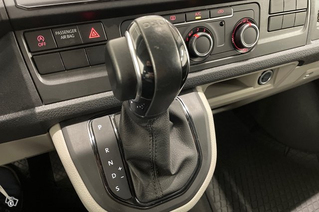 VOLKSWAGEN Transporter 15