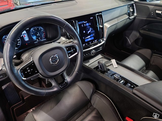 VOLVO V60 5