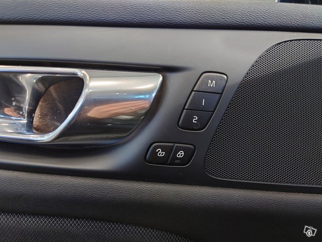 VOLVO V60 8