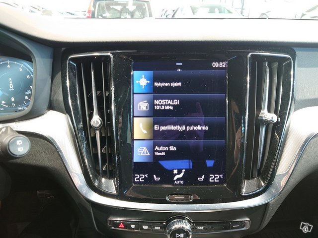 VOLVO V60 10