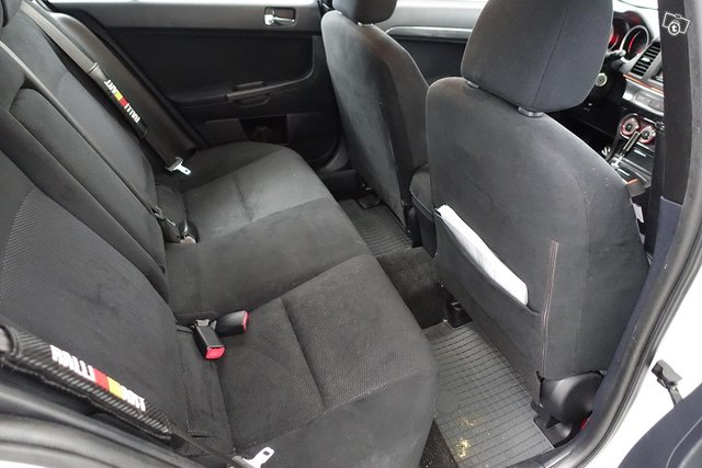 Mitsubishi Lancer 12