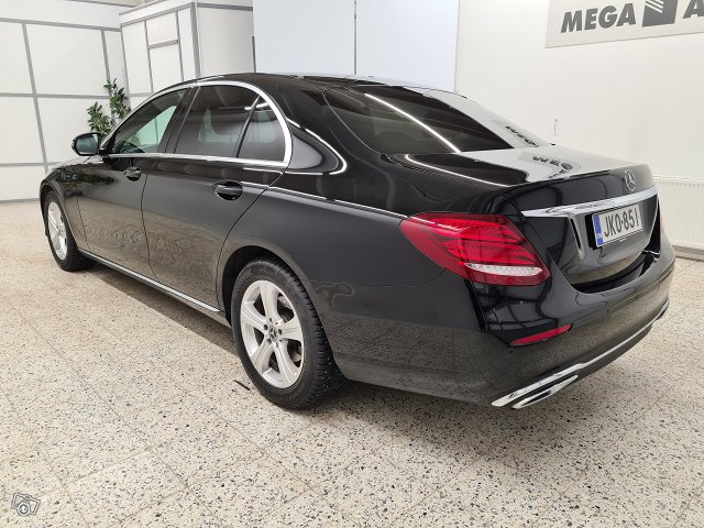 MERCEDES-BENZ E 3
