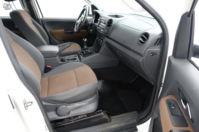 Volkswagen Amarok 8