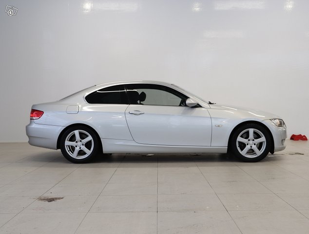 BMW 325 5