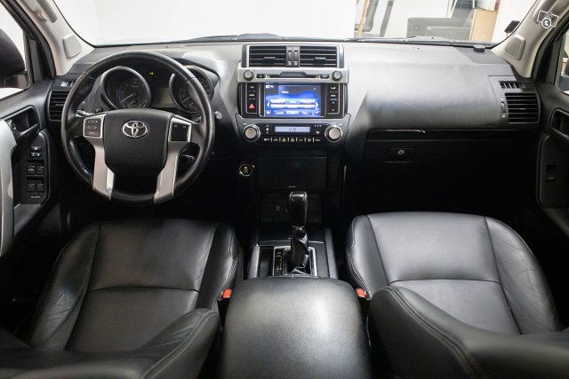 Toyota Land Cruiser 10