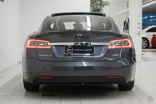 Tesla Model S 3