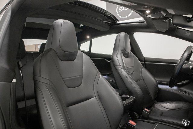 Tesla Model S 13