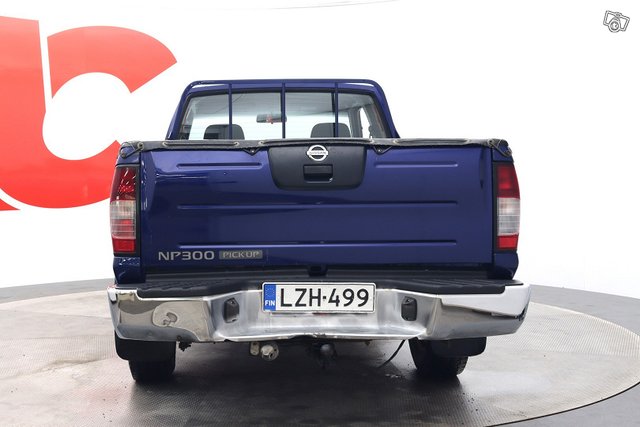 Nissan NP300 4