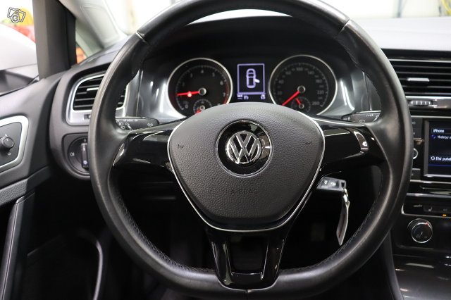Volkswagen Golf 12