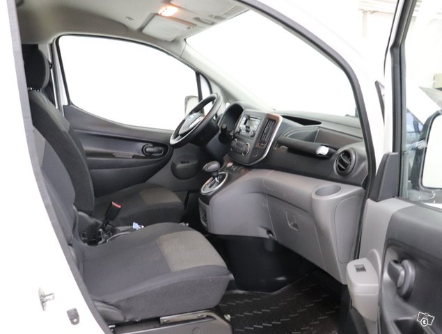 Nissan E-NV200 6