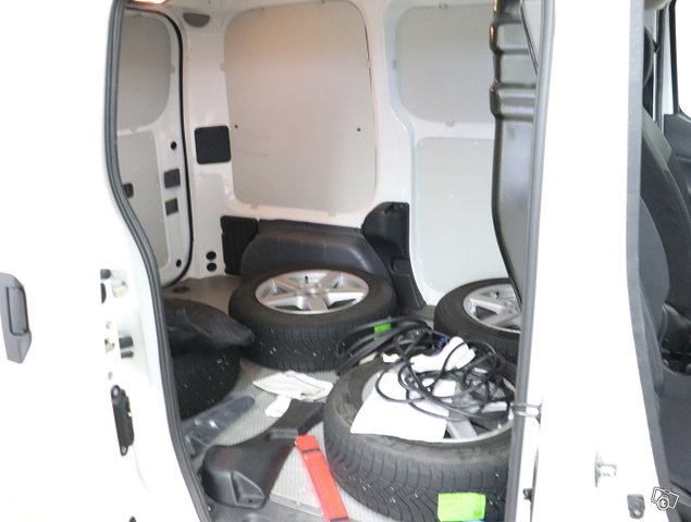 Nissan E-NV200 8