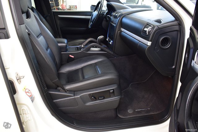 Porsche Cayenne 12