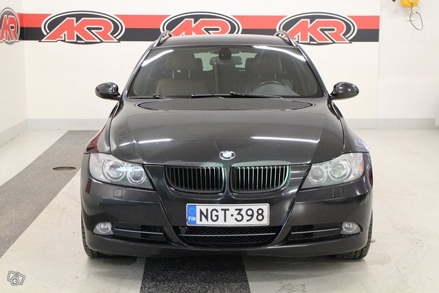 BMW 330 2