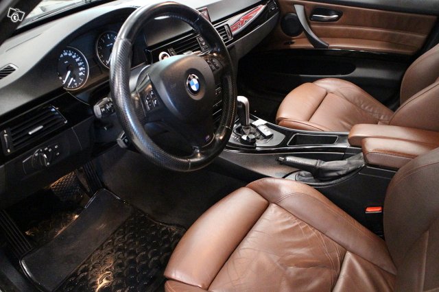 BMW 330 8