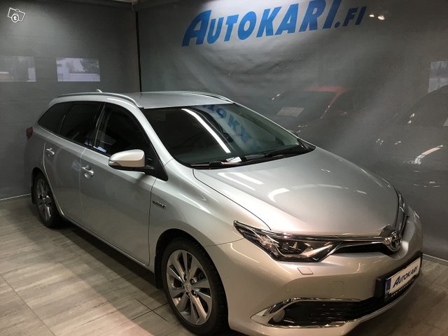 TOYOTA AURIS