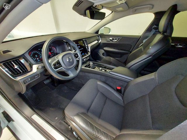 VOLVO V60 9